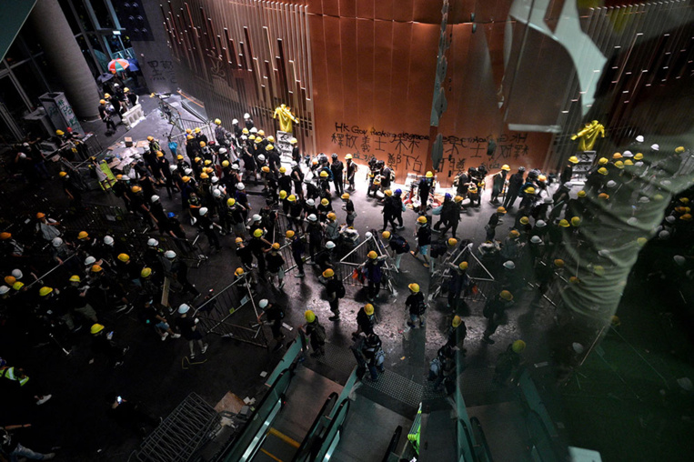 "On n'a pas le choix": à Hong Kong, des jeunes prêts à tout pour se faire entendre