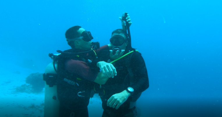 Les deux formateurs Xavier Brisson et Arnaud Priet en pleine démonstration. Les deux formateurs Xavier Brisson et Arnaud Priet en pleine démonstration.