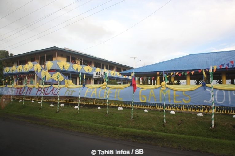 Une arrivée dans la grisaille mais des messages accueillants tout le long de la route qui sépare l'aéroport de Apia Une arrivée dans la grisaille mais des messages accueillants tout le long de la route qui sépare l'aéroport de Apia