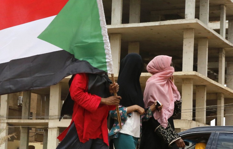 Célébrations au Soudan après un accord de transition entre militaires et contestataires Célébrations au Soudan après un accord de transition entre militaires et contestataires