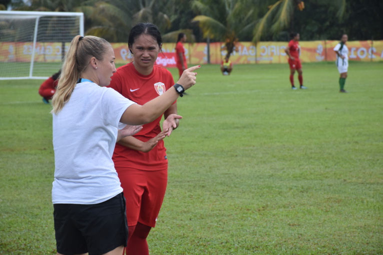 La sélection féminine de football s'est elle aussi inclinée ce lundi face aux Îles Cook pour leur premier match de la compétition.