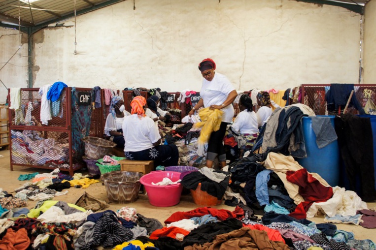 Recyclage: la seconde vie mouvementée des vêtements usagés