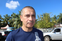 Environ 400 casques non homologués écrasés et compactés Environ 400 casques non homologués écrasés et compactés