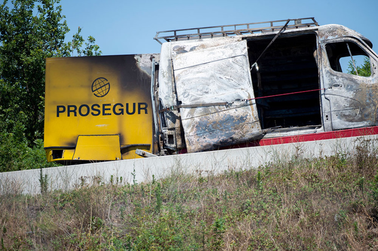 Braquage spectaculaire d'un fourgon blindé vide sur l'A43 Braquage spectaculaire d'un fourgon blindé vide sur l'A43