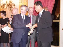 Thomas Moutame après avoir reçu sa distinction des mains d’Allain Bougrain-Dubourg.