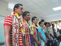 Moorea: La pierre du préau de Afareaitu enfin posée