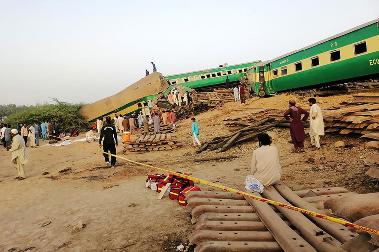 Pakistan: au moins 11 morts dans une collision entre deux trains