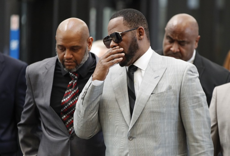 R. Kelly interpellé, nouvelles accusations liées à des jeunes filles mineures R. Kelly interpellé, nouvelles accusations liées à des jeunes filles mineures