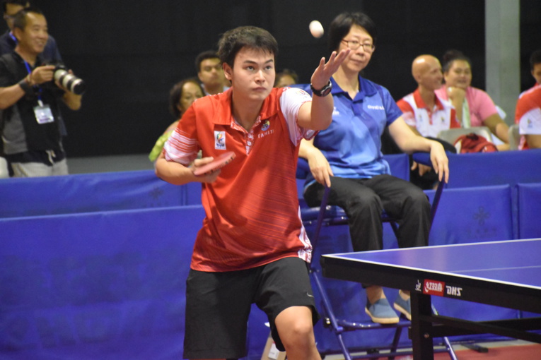 Kenji Hotan remporte la médaille d'argent en simple homme. Il s'est incliné en finale face à un pongiste vanuatais. Kenji Hotan remporte la médaille d'argent en simple homme. Il s'est incliné en finale face à un pongiste vanuatais.