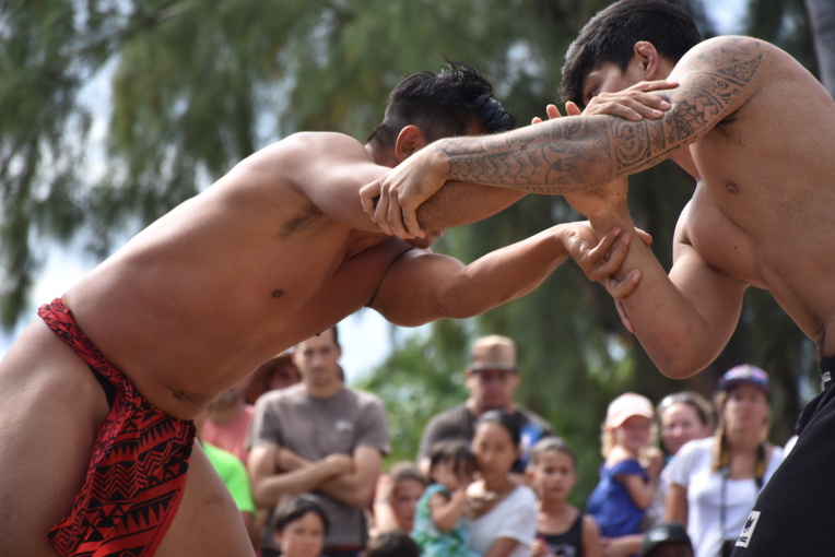 Les 'aito du Pacifique s'affrontent au parc Vairai