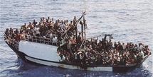 Naufrage d'un bateau chargé d'immigrants au large de l'Indonésie