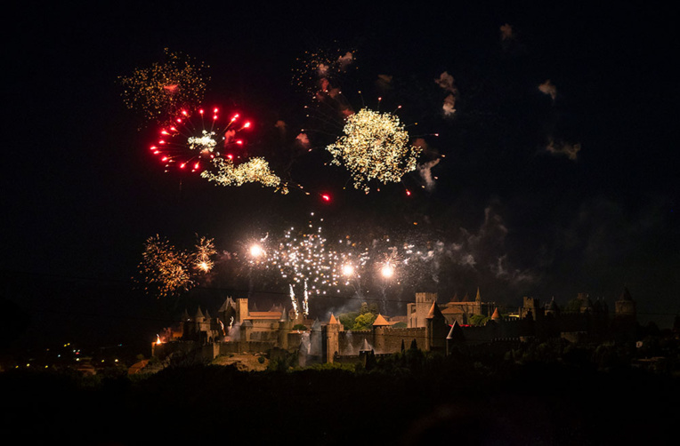 Carcassonne: la charpente d'un tour médiévale endommagée par le feu d'artifice