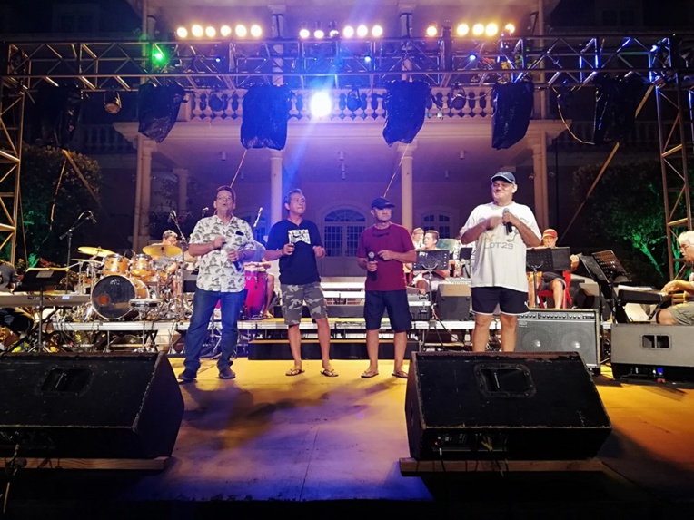 Les artistes peaufinent chaque détail pour vous offrir la soirée de l'année ce samedi 20 juillet.