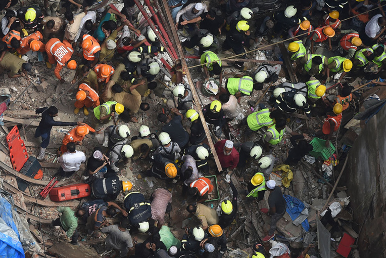 Inde : quatre morts, douze disparus dans l'effondrement d'un bâtiment à Bombay Inde : quatre morts, douze disparus dans l'effondrement d'un bâtiment à Bombay