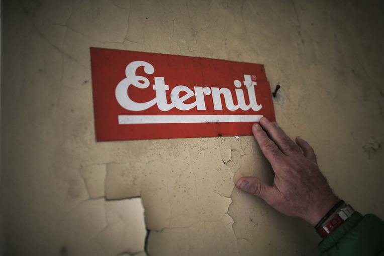 Scandale de l'amiante: le dossier Eternit se solde par un non-lieu Scandale de l'amiante: le dossier Eternit se solde par un non-lieu