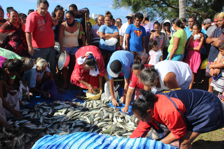 Tradition oblige toujours, ce sont les Matahiapo qui ont eu l'honneur de se servir en premier. Tradition oblige toujours, ce sont les Matahiapo qui ont eu l'honneur de se servir en premier.