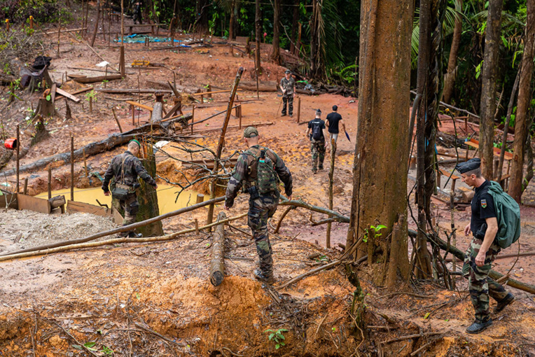 Guyane : trois soldats meurent pendant une opération contre l'orpaillage illégal