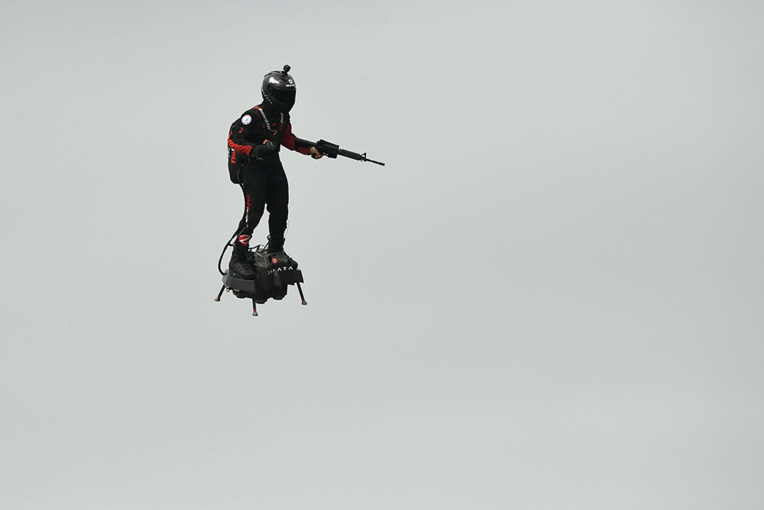Traversée de la Manche par Franky Zapata en "Flyboard": "avis défavorable" de la préfecture maritime Traversée de la Manche par Franky Zapata en "Flyboard": "avis défavorable" de la préfecture maritime