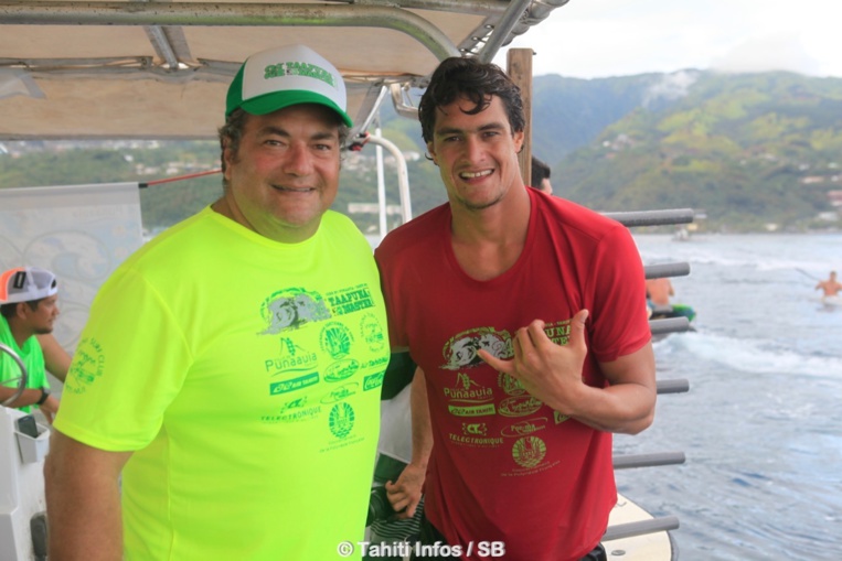 Enrique Ariitu, à droite, avec Lionel Teihotu, président de la FTS