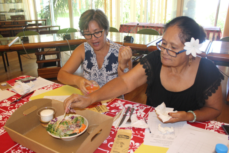 Terava Patii et de Tania Manea-Lyau, deux critiques culinaires en herbe. Terava Patii et de Tania Manea-Lyau, deux critiques culinaires en herbe.