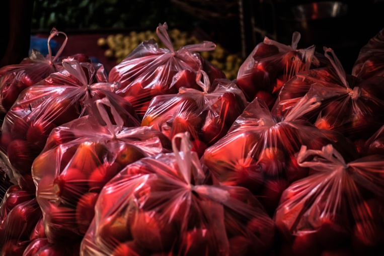 Les sacs plastique à usage unique désormais interdits en Nouvelle-Calédonie