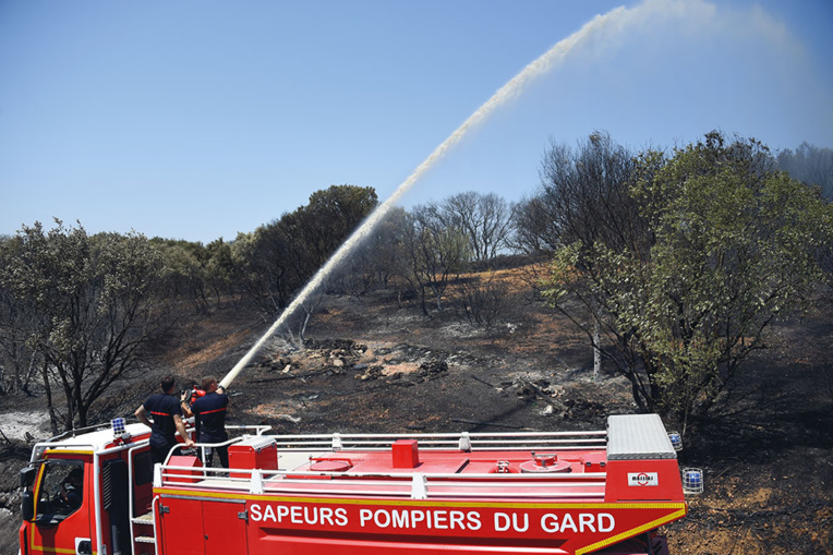 Incendie dans le Gard: de légères reprises de feu maîtrisées