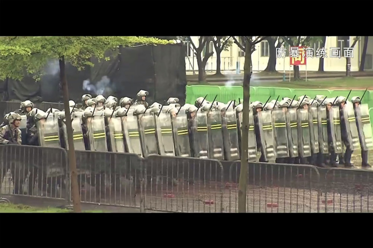 L'armée chinoise montre ses muscles à Hong Kong L'armée chinoise montre ses muscles à Hong Kong