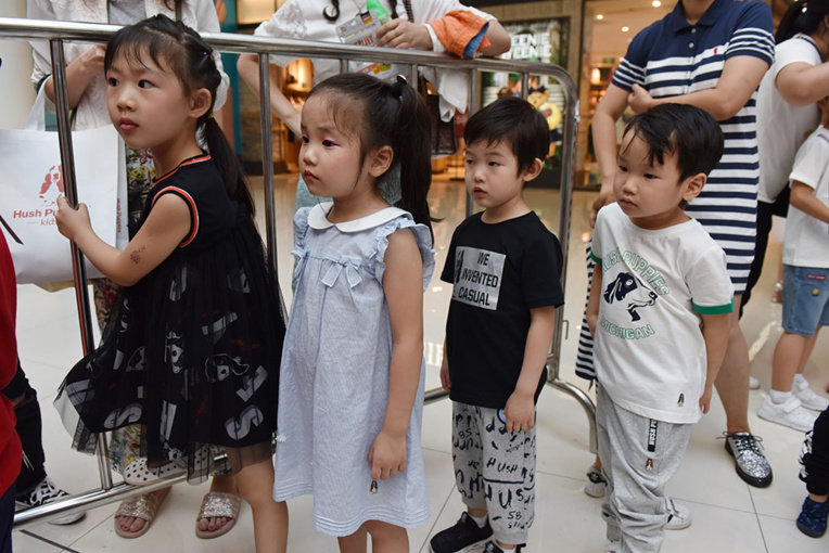 Mannequins dès 4 ans: en Chine, le boom malgré la controverse Mannequins dès 4 ans: en Chine, le boom malgré la controverse