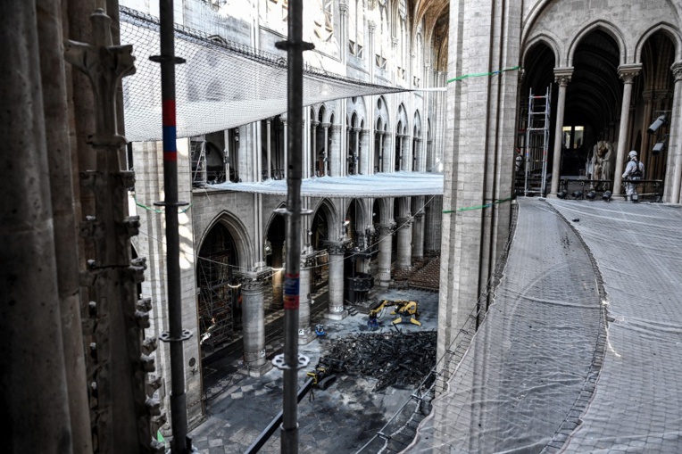 Mettre Notre-Dame "sous cloche" pose "un problème de faisabilité", selon la mairie de Paris Mettre Notre-Dame "sous cloche" pose "un problème de faisabilité", selon la mairie de Paris