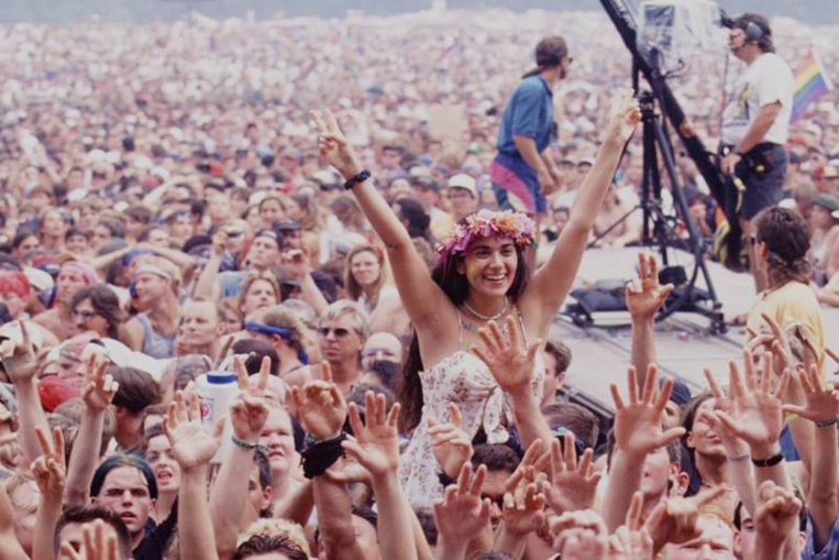 Un demi-million de personnes ont assisté au festival de Woodstock en 1969. Un demi-million de personnes ont assisté au festival de Woodstock en 1969.