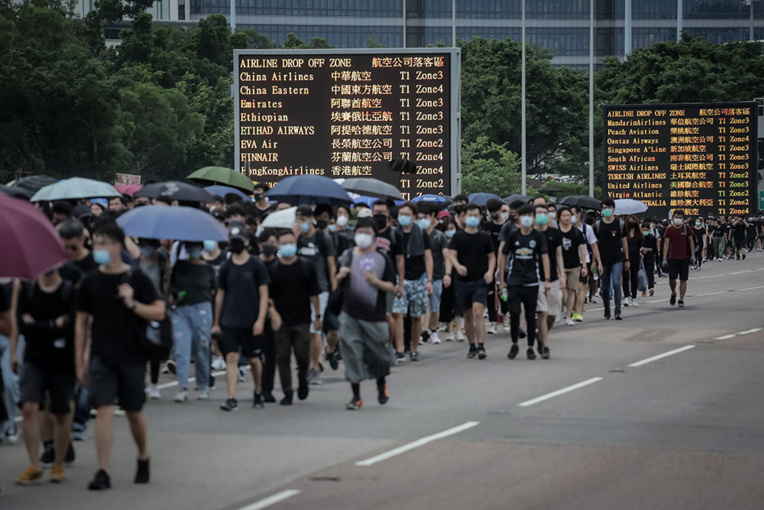 Tous les vols annulés à Hong Kong, Pékin muscle son discours Tous les vols annulés à Hong Kong, Pékin muscle son discours