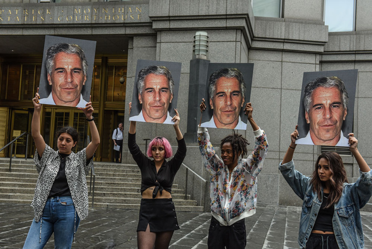 Epstein autopsié, spéculations et théories du complot font rage Epstein autopsié, spéculations et théories du complot font rage