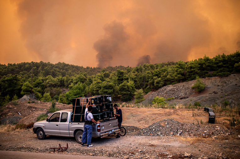 Grèce: important incendie sur l'île d'Eubée, 500 habitants évacués Grèce: important incendie sur l'île d'Eubée, 500 habitants évacués