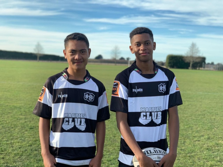 Deux jeunes en stage en pays All Black