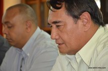 Antony Geros, et au second plan, le conseiller et ami de M. Tatarata, Pierre Perrey