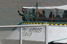 Migrants: Open Arms refuse l'offre "irréalisable" de l'Espagne d'accueillir son navire Migrants: Open Arms refuse l'offre "irréalisable" de l'Espagne d'accueillir son navire