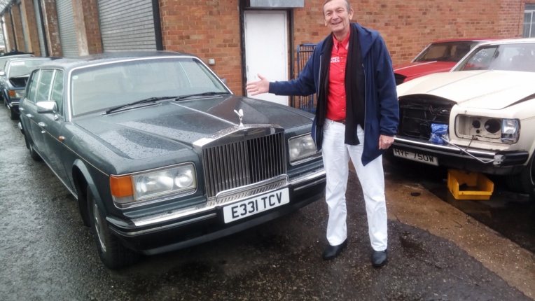 René Hoffer et la Rolls Royce de collection (ou d'occasion ?) qu'il essaie d'importer.