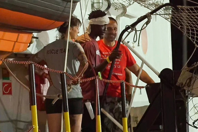 Les migrants de l'Open Arms débarquent à Lampedusa