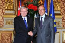 .Kevin Rudd et Alain Juppé après la signature d’une convention (Quai d’Orsay, 26/4/2011)