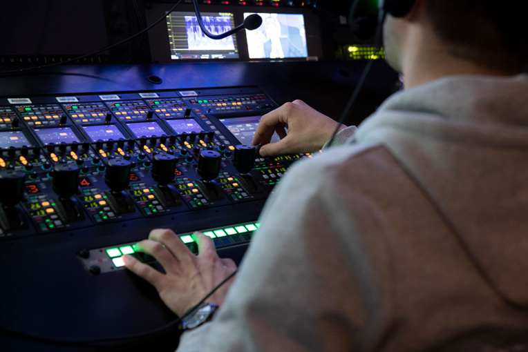 BFM disparaît des Freebox, nouvelle étape d'une bataille au long cours BFM disparaît des Freebox, nouvelle étape d'une bataille au long cours