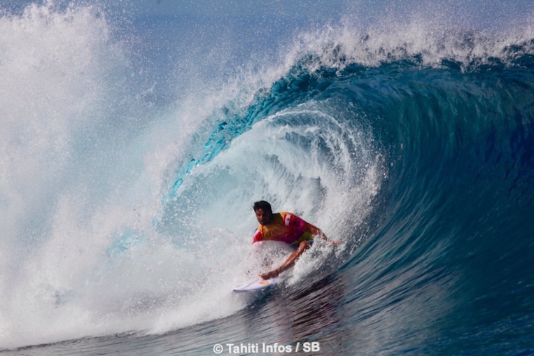 Bourez et Vaast filent en huitième à Teahupo'o