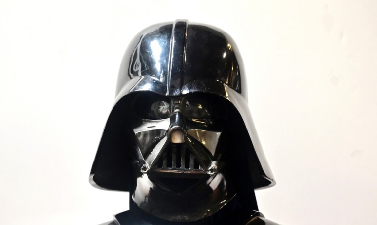 Le casque de Dark Vador et autres reliques hollywoodiennes aux enchères Le casque de Dark Vador et autres reliques hollywoodiennes aux enchères