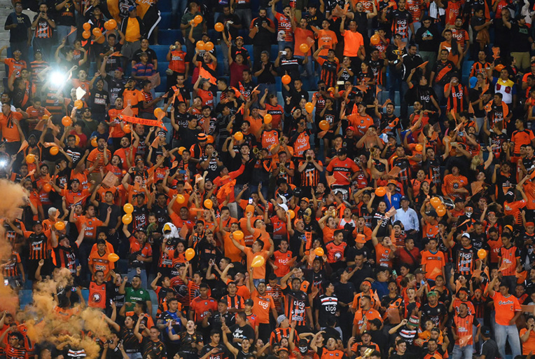 Injures homophobes dans les stades: le risque de la surenchère Injures homophobes dans les stades: le risque de la surenchère