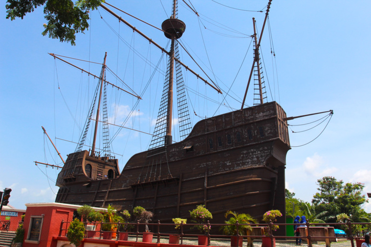 Le musée maritime de la ville a été construit dans cette réplique d’une caraque portugaise. Le musée maritime de la ville a été construit dans cette réplique d’une caraque portugaise.