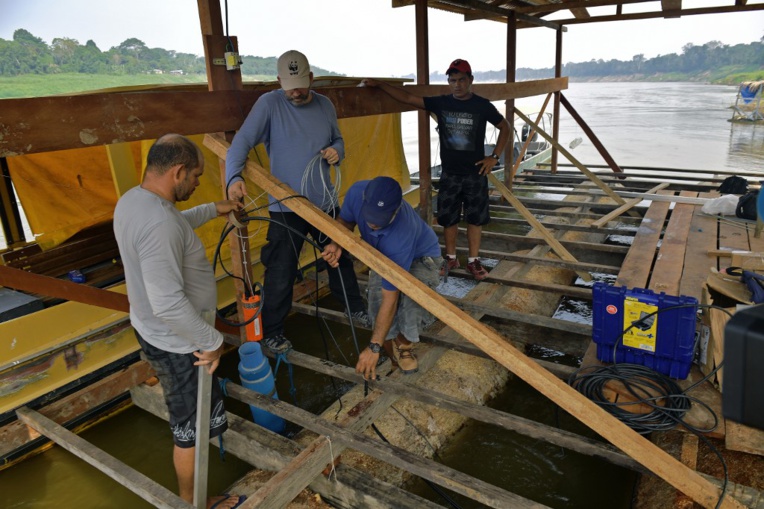 En Amazonie, le fermier Aurelio Andrade déboise "pour survivre" En Amazonie, le fermier Aurelio Andrade déboise "pour survivre"