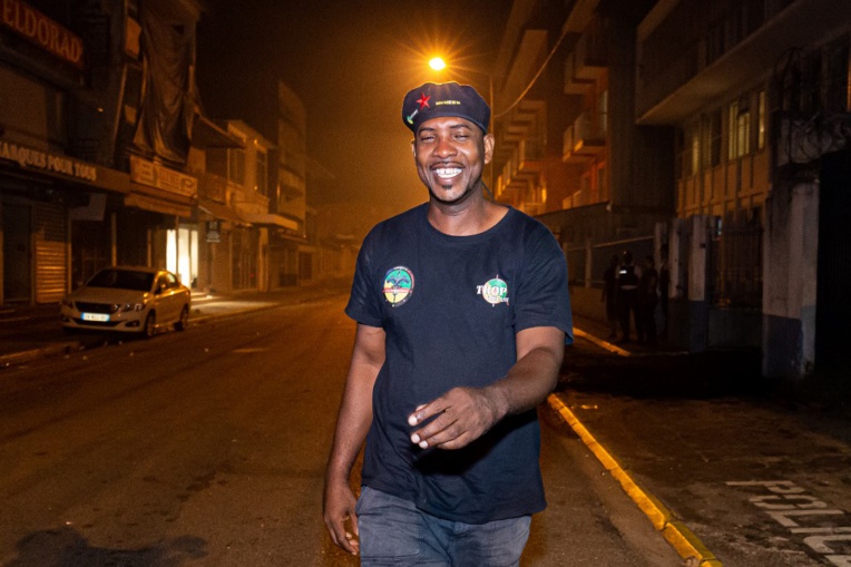 Guyane: échauffourées autour de la garde à vue du leader des "500 Frères"