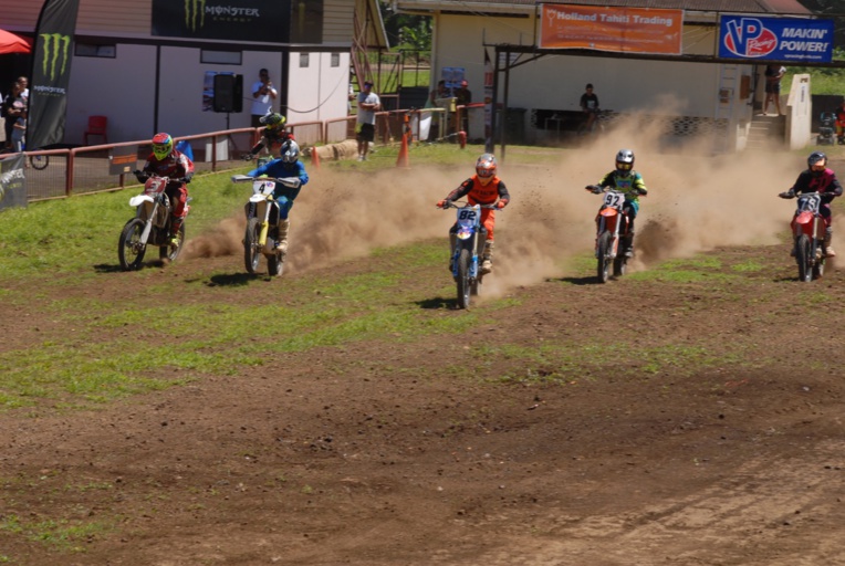 Le départ de la catégorie MX1-MX2 Le départ de la catégorie MX1-MX2