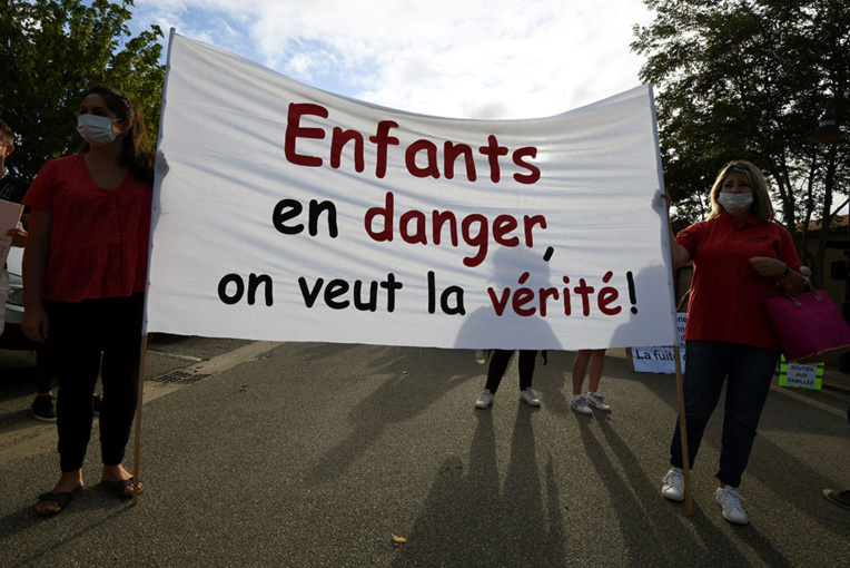 Rentrée scolaire dans la "vallée de l'arsenic" : des parents inquiets manifestent