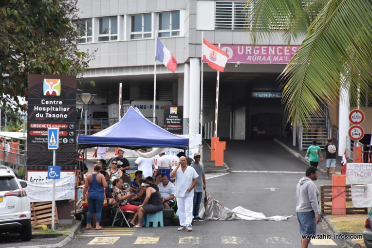 Un barrage filtrant empêche l'accès au parking de l'hôpital depuis jeudi dernier.