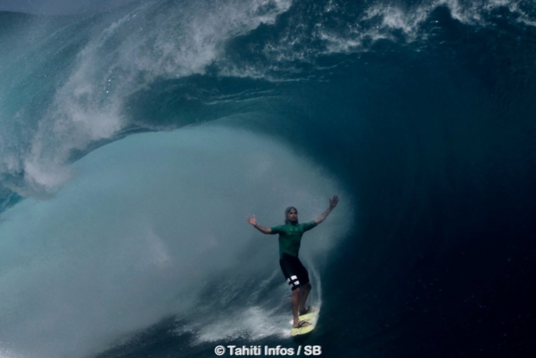 Lorenzo Avvenenti s'est illustré récemment à Teahupo'o Lorenzo Avvenenti s'est illustré récemment à Teahupo'o
